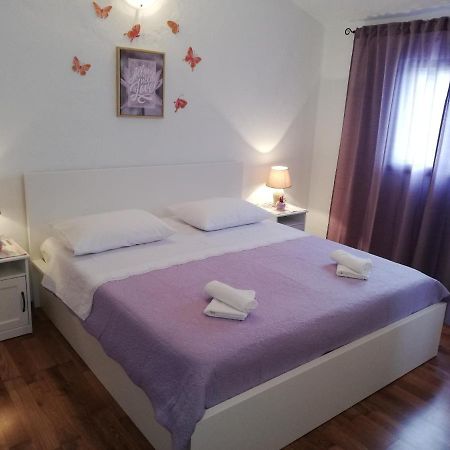 Apartment Pecarevic - A Holiday With A Stunning View Vis Buitenkant foto